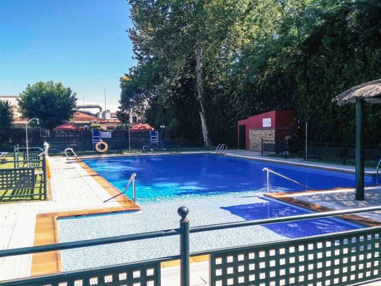 1669575746 Mercure Rio Badajoz piscina 768x576