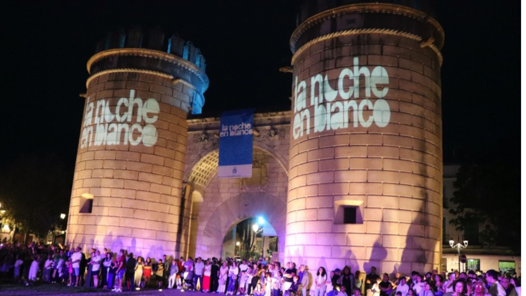Noche en Blanco 2025 en Badajoz: ambientazo, galerías y los momentos top de la noche